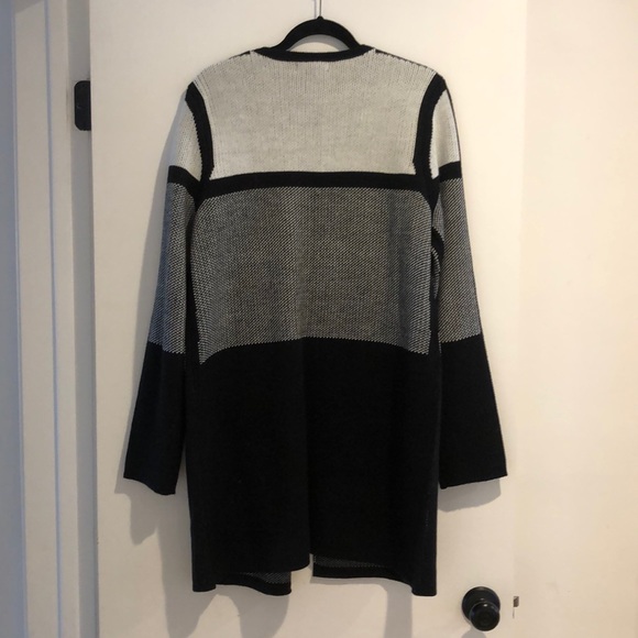Gramercy 22 Sweater knit color block cardigan - Picture 3 of 3